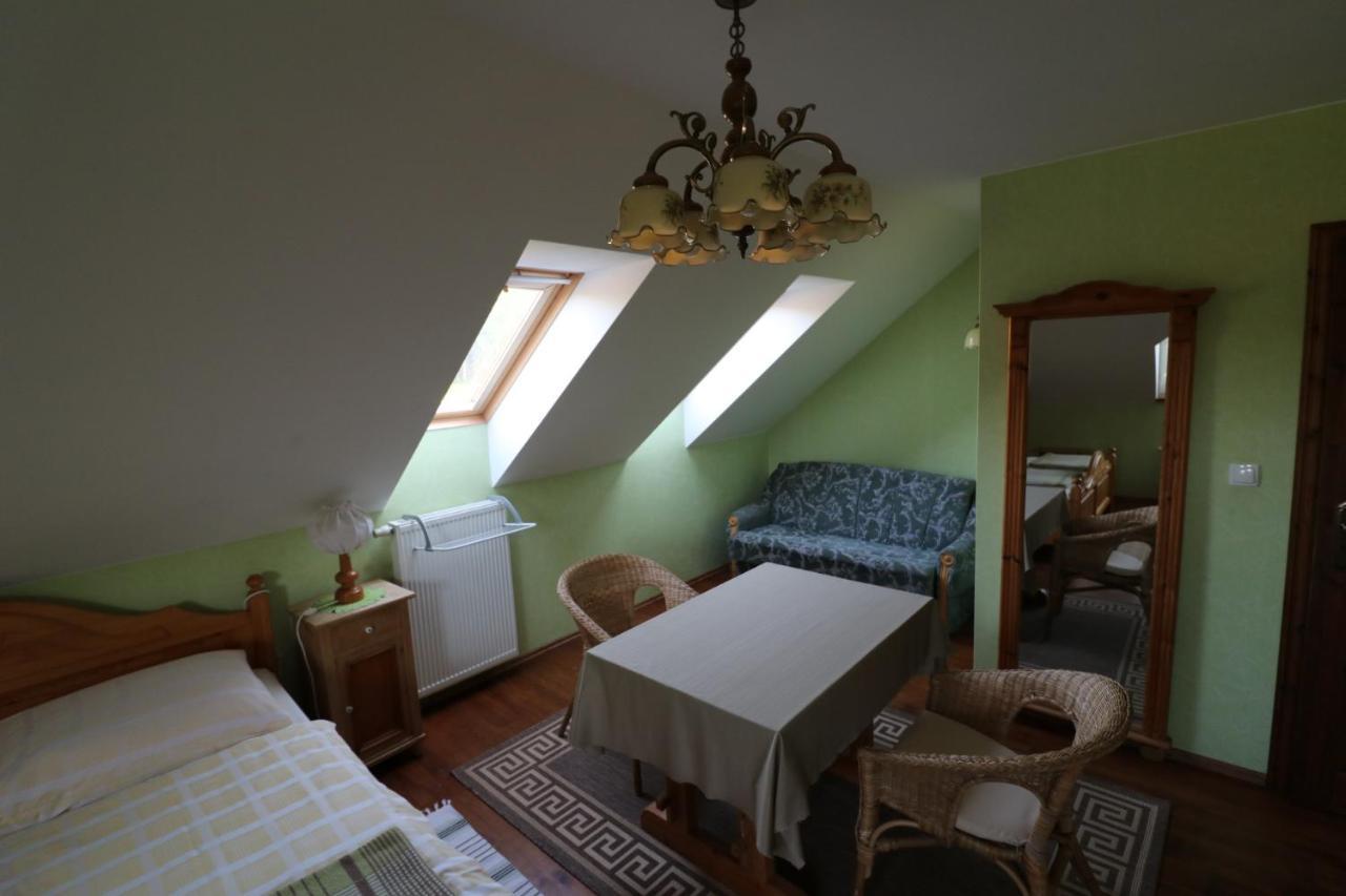Pokoje Goscinne Dolina Czerwienia Przesieka Exterior foto